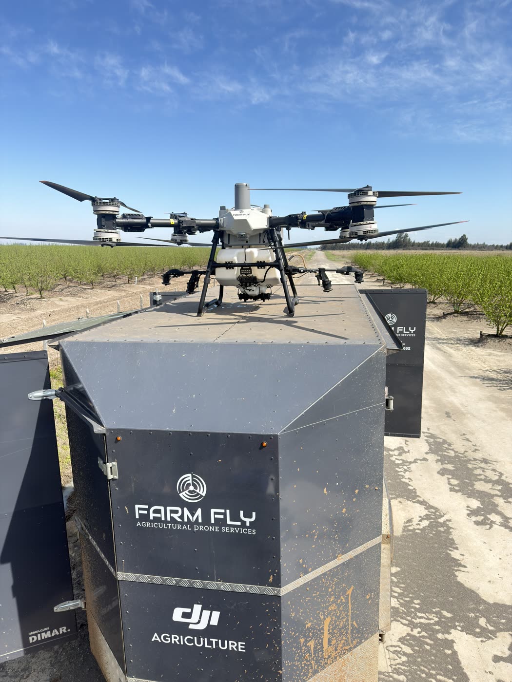 Drone sobre el carro de operación