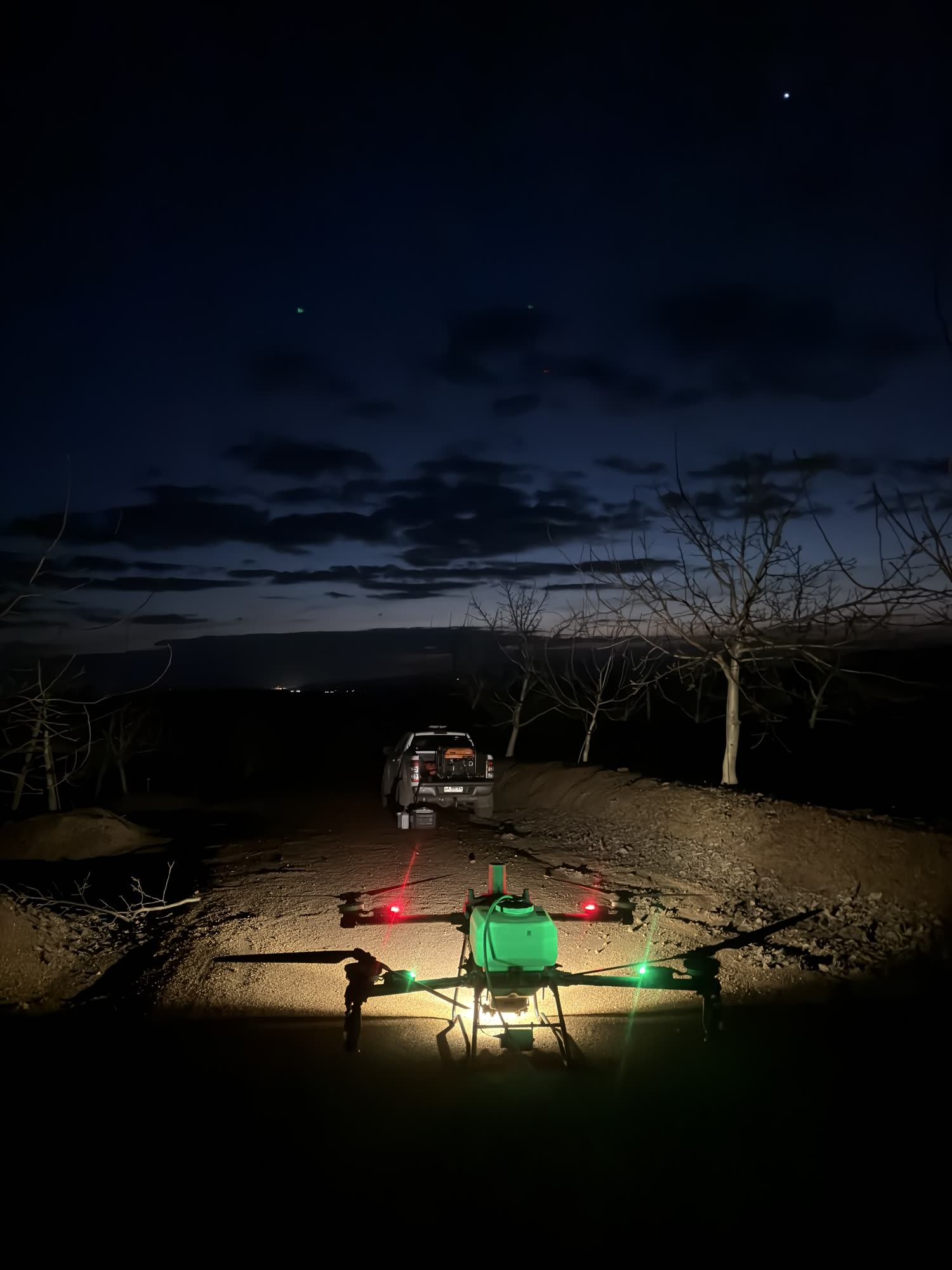 Drones FARM FLY preparados para una aplicación nocturna